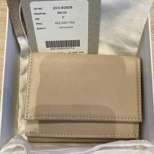 UNIVERSAL PRODUCTS　TOMONARIAI COMPACT WALLET BEIGE 展示品　三つ折り財布