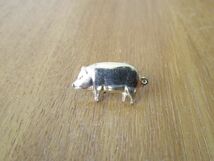 古いピンバッジ：金色の豚 豚 ブタ 動物 金運 ピンズ #T_画像1