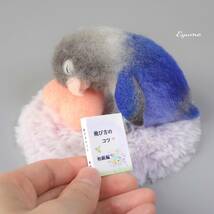 絵夢～eyume～ 羊毛フェルト　ボタンインコ　寝落ち　インコ　ハンドメイド_画像4