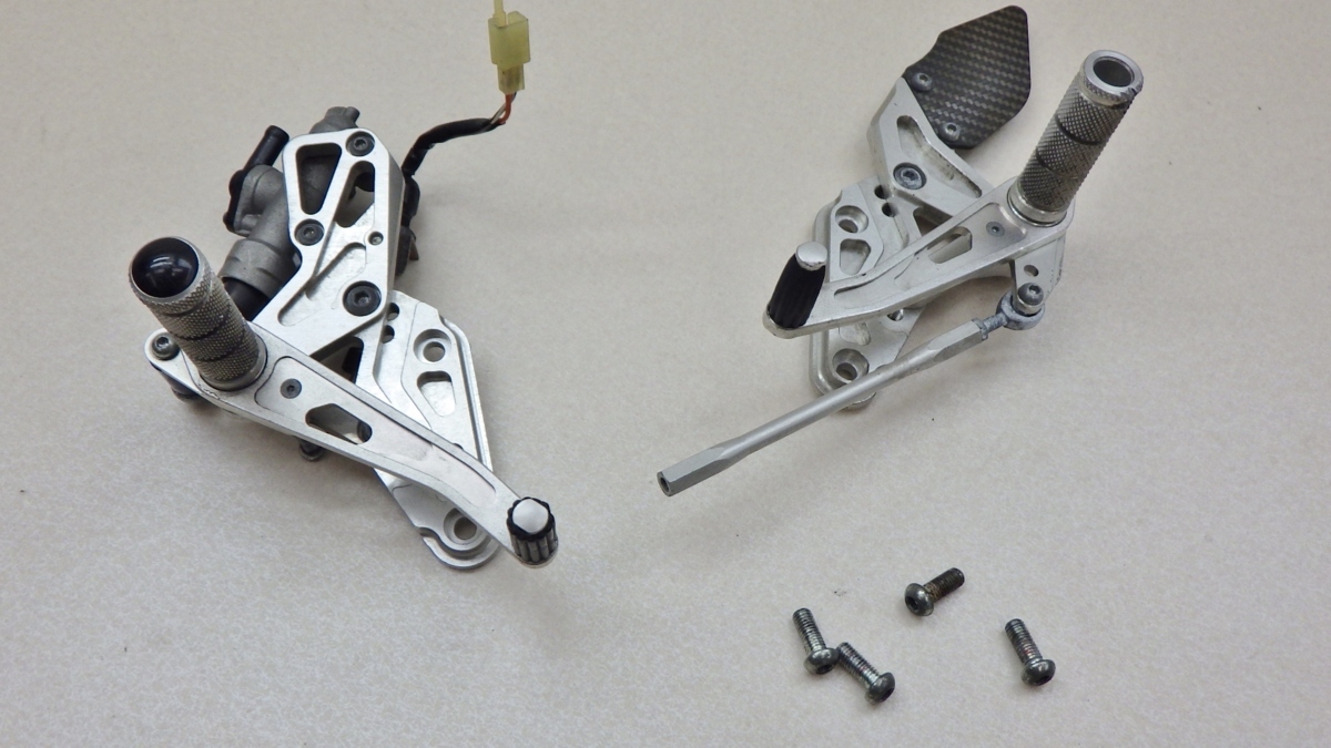 希少 バックステップ AGRAS アグラス B-KING GSX1300BK tdh