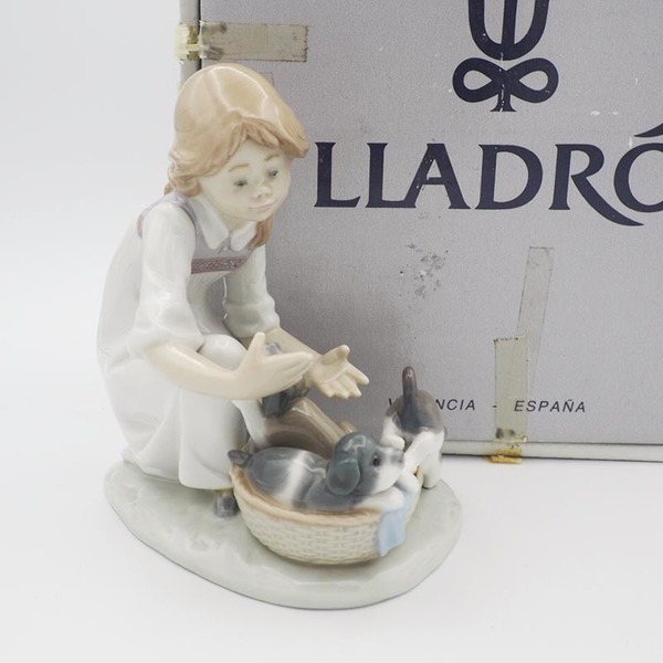 リヤドロ LLADRO No.5595 こっそりお外へ Joy in a Basket スペイン製 陶器 置物 仔犬 少女 フィギュリン 【絶版】