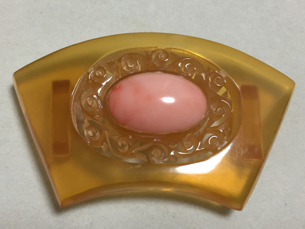 アンティーク 本鼈甲 白甲 本珊瑚 7.2g 扇面透かし唐草細工 帯留め 未使用 美品