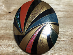 book@ tortoise shell gold lacqering mother-of-pearl Zaimei design brooch 