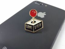 ピンバッジ GAME OVER ピンズ ゲーム コントローラー 面白 小物 DM便_画像3