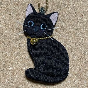 ちりめん 黒猫(目・ブルー)ストラップ