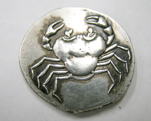 レプリカ 蟹 カニ 海鷲 シチリア島 古代ギリシャ 銀貨 硬貨 コイン 450BC アンティーク キーホルダーペンダントお守りなどに G35