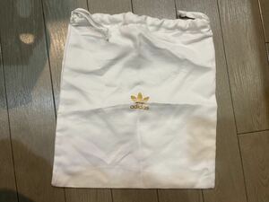 ！！断捨離100円〜！！♪アディダス　adidas 巾着袋　巾着　白　ロゴ　ゴールド　スニーカーに付いていたもの　新品未使用♪