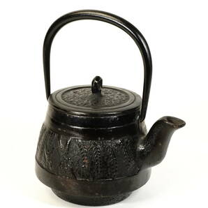 昭和ビンテージ 南部鉄器 岩鋳製 帯絵風景紋急須 茶こし付き 煎茶器 茶道具 鉄瓶 エステートセール TKMの画像2