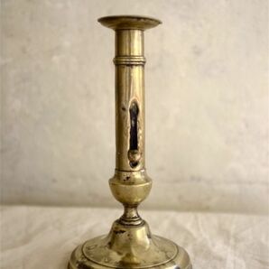 19世紀 21.5cm フランス 真鍮 重厚な沈黙 静寂のキャンドルスタンド ろうそく立て ランプ ライト アトリエ アンティーク ヴィンテージの画像1