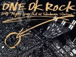 ＯＮＥ　ＯＫ　ＲＯＣＫ　２０１４　“Ｍｉｇｈｔｙ　Ｌｏｎｇ　Ｆａｌｌ　ａｔ　Ｙｏｋｏｈａｍａ　Ｓｔａｄｉｕｍ”（通常版）（Ｂｌｕ－