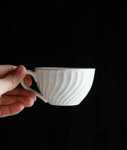  винт . узор. белый фарфор чайная чашка один покупатель / 20 век * Франция / керамика античный старый инструмент керамика 