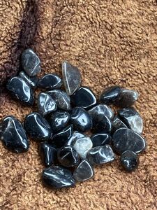 天然黒水晶原石　(さざれ)重量約　41㌘　穴は有りません　　R33