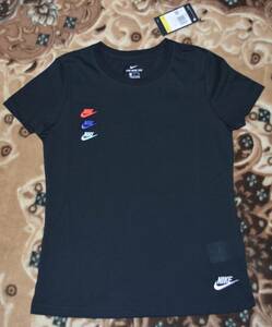 05【新品タグ付】*NIKE ナイキ スポーツウェア ウィメンズ Tシャツ 半袖 トップス S ロゴ刺繍 黒 ブラック 送料無料