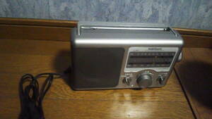 AM/FM　2バンドラジオ　型番PAD-F6102　雑音が多いです。　中古　ジャンク品　音質切り替えスイッチは飾りです。