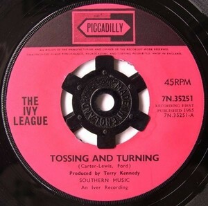 英7inch×2◆TOSSING AND TURNING◆THAT'S WHY I'M CRYING◆IVY LEAGUE　2枚セット