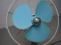 KK4-22 現状品 NATIONAL ナショナル TYPE 30JC 扇風機 ELECTRICFAN 昭和レトロ アンティーク 水色 卓上大型扇風機 電化製品 通電動作確認済_画像3