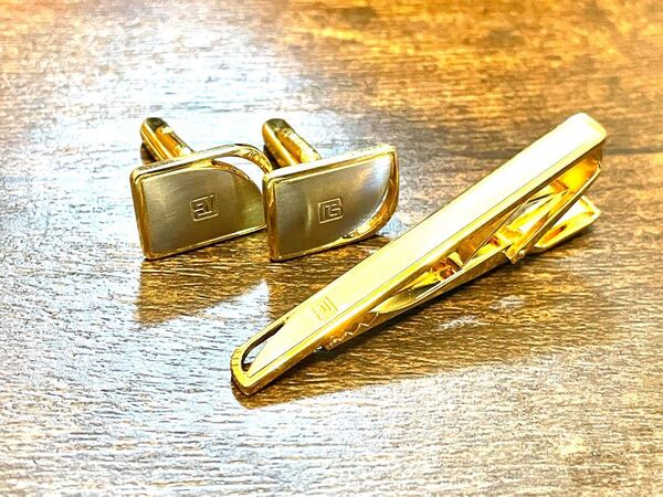 【美品】pierre balmain ネクタイピン カフスボタン メンズアクセサリー