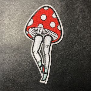 【ワッペン】マッシュルーム レッグ キノコ ガール レッド 刺繍 メンズ ジーンズ パンク ジャケット アイロン 【アップリケ】