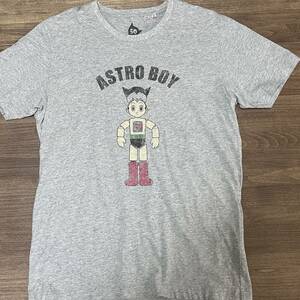 ( Uniqlo ) hand .. insect Astro Boy T-shirt 