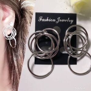 新品☆ マルチリングデザインメタルピアス☆