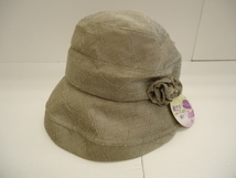 【KCM】hat-1★未使用★華やか　コサージュ付き帽子　ハット　SSサイズ　薄カーキ系　婦人　レディース_画像3