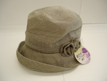 【KCM】hat-1★未使用★華やか　コサージュ付き帽子　ハット　SSサイズ　薄カーキ系　婦人　レディース_画像1