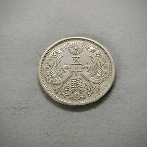 小型50銭銀貨 昭和12年 silver720 送料無料（14314）  古銭 骨董 アンティーク 日本 貨幣 菊の紋章 お宝の画像1