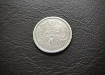 小型50銭銀貨 大正13年　silver720　送料無料（14405）　 古銭 骨董　アンティーク　日本 貨幣　菊の紋章 お宝_画像1