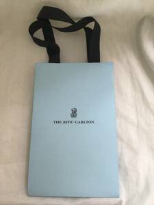 THE RITZ CARLTONlitsu Karl ton paper bag approximately 14×22×9. light blue sending 140