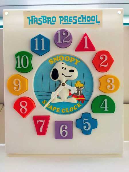 Hasbro社 ビンテージ スヌーピー 赤ちゃん 知育玩具 時計 おもちゃ