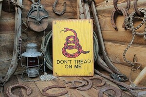 ガラガラヘビに注意！の木製看板　アメリカ雑貨 アメリカン雑貨
