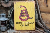 ガラガラヘビに注意！の木製看板　アメリカ雑貨 アメリカン雑貨_画像2