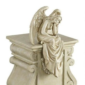 デザイン・トスカノ製 心穏やかな恵みある気品を持って 座っている天使 エンジェル 彫刻 彫像(輸入品