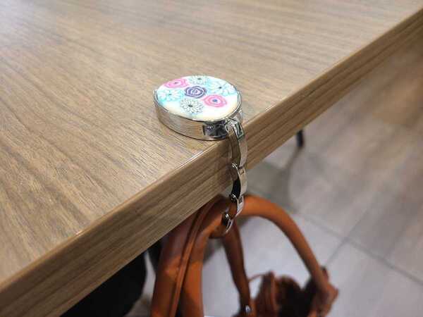 花柄 バッグハンガー テーブルフック バッグフック かばん掛け bag hanger バックハンガー チャーム③