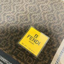 【レア】新品/FENDI/大判ハンカチ/正規品/フェンディ/未使用/即決/匿名発送/スカーフ/ズッカ柄/茶色/ブラウン/メンズ/紳士用/茶色/50cm/3_画像4