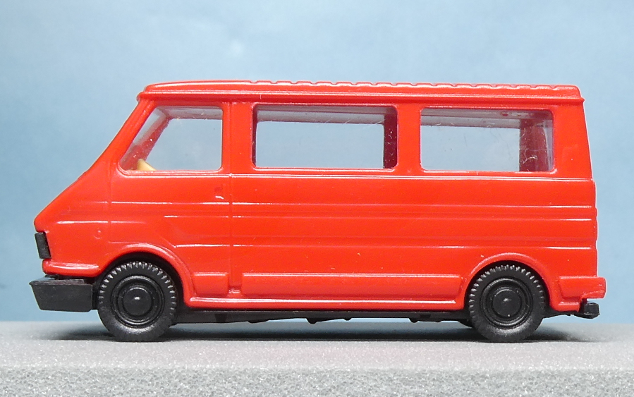 宅急便コンパクト発送1/87 Praline 80306 FIAT 242 Kombi 中古・現状