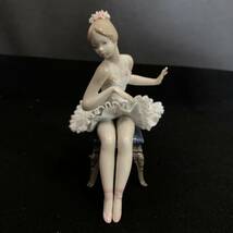 LLADRO リヤドロ フィギュリン No.5496 「出番前のおさらい」バレエ 女の子 少女 陶磁器人形 西洋陶磁 陶芸 西洋工芸 工芸品 置物_画像2