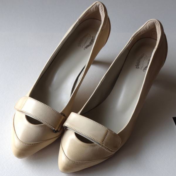 新品 Rucci 本革パンプス ベージュ37 ♪