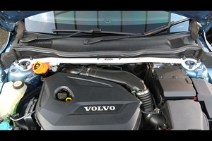 [Ultra Racing] front tower bar Volvo V40 MB4164T 12/09-16/06 [TW2-3210]