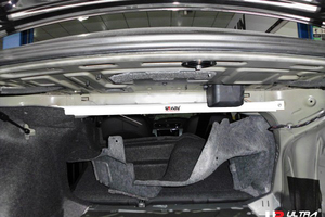 [Ultra Racing] rear tower bar Volkswagen Passat 3CCAX 11/05-15/07 TSI [RE2-1859]