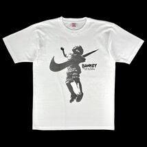 新品 バンクシー BANKSY スウォッシュ AIR スポーツ ジャンプ 少年 大きい オーバー ワイド フィット ビッグ プリント Tシャツ 5XLサイズ_画像1