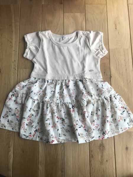 新品 女の子 ベビー 半袖 ワンピース 花柄 ベージュ 95センチ