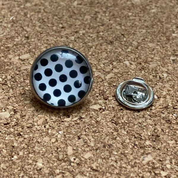即発送! ドット柄 水玉 ラペルピン ピンバッジ モノトーン 白黒