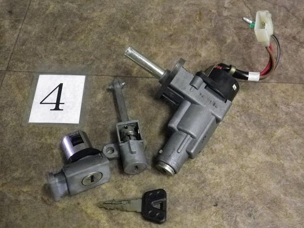 シグナス125 4KP キーシリンダー 3点セット