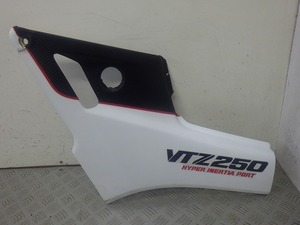 VTZ250　サイドカバー　左　ベース　MC15-1026***