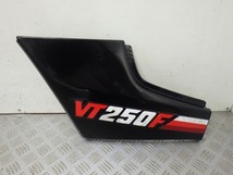 VT250F　サイドカバー ブラック 左　MC08-1090***_画像1