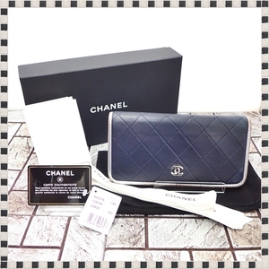 シャネル マトラッセ A82379 長財布 ラムスキン ネイビー×シルバー CHANEL 【 付属品あり 】