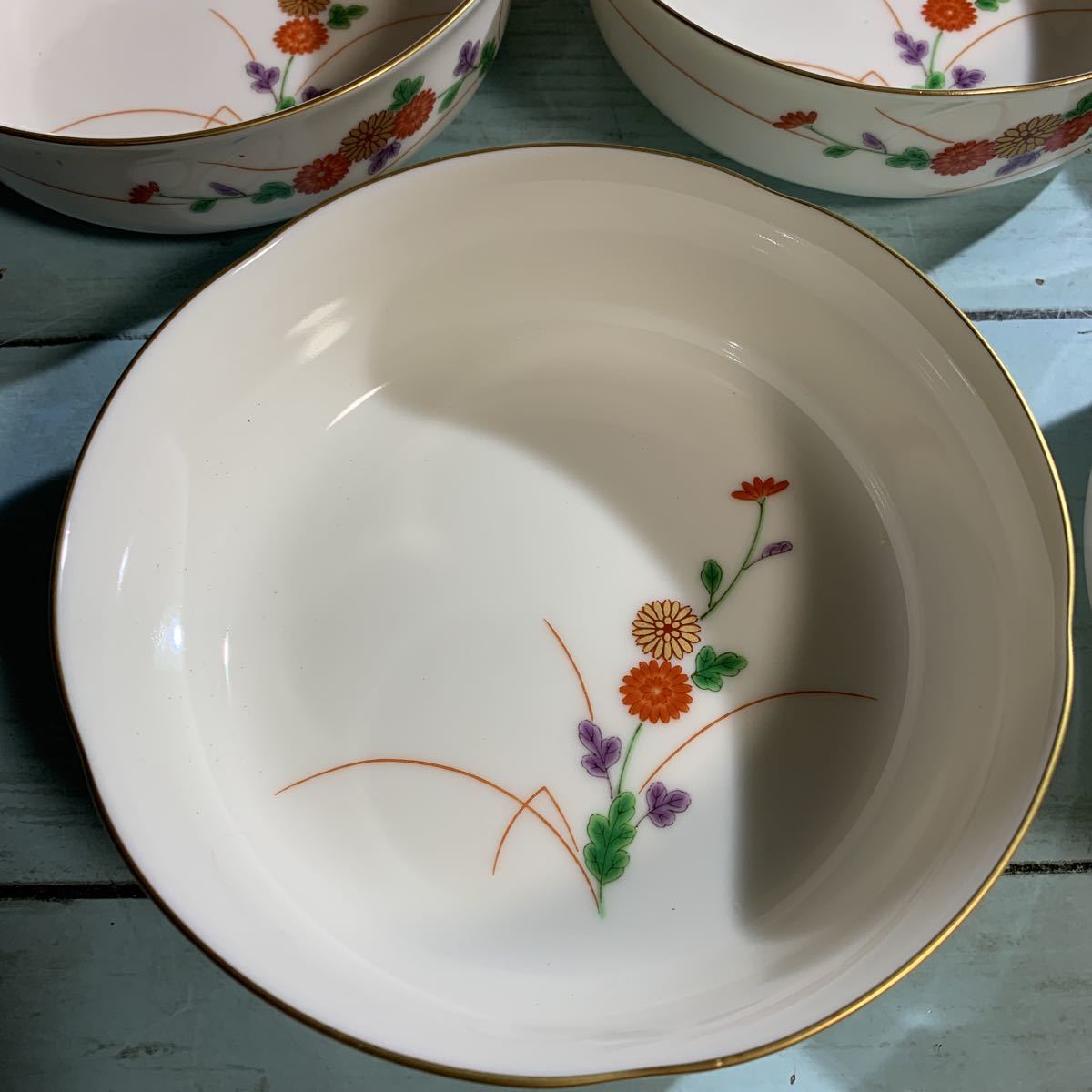 香蘭社 暮らしの陶芸品 小鉢 金彩色絵 花文(野菊柄) 輪花型 5客 白磁