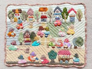 スーちゃんのハンドメイドのタペストリー 「My Sweet Town」手作り キルト サンボンネットスー