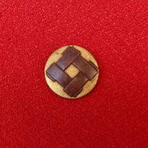 金具 時代 円形 真鍮 銅 古い金具 古物 骨董 レトロ 約15㎜【2881】【K306】_画像1